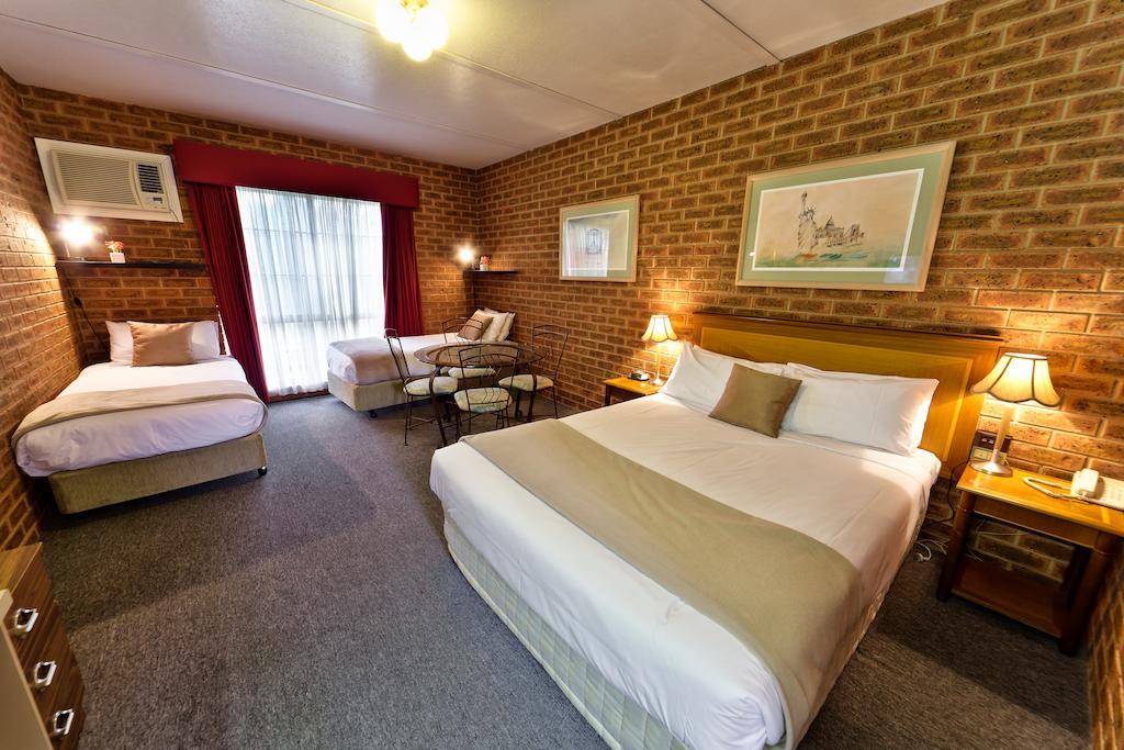 Central Yarrawonga Motor Inn Room photo